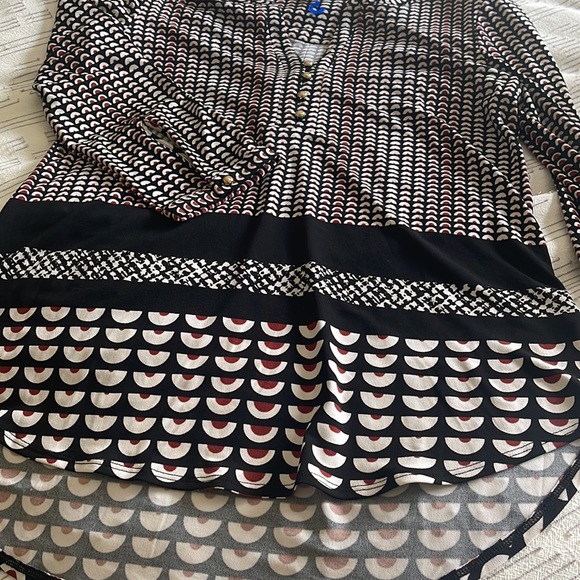 Three quarter length sleeved dressy top with gold buttons - Picture 4 of 4